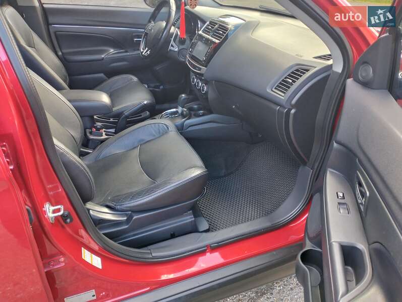 Внедорожник / Кроссовер Mitsubishi Outlander Sport 2016 в Бурштыне