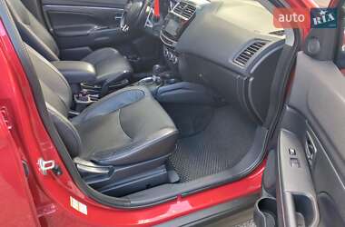 Внедорожник / Кроссовер Mitsubishi Outlander Sport 2016 в 