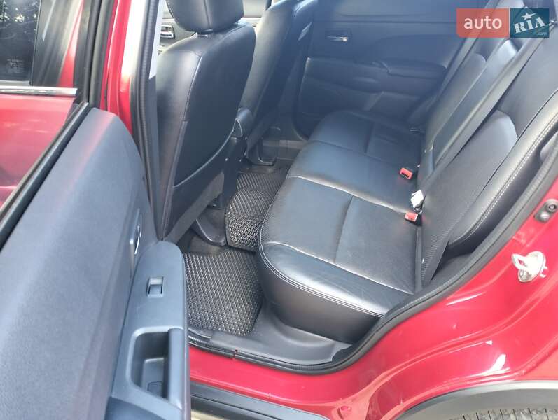 Внедорожник / Кроссовер Mitsubishi Outlander Sport 2016 в Бурштыне