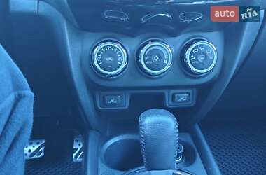 Внедорожник / Кроссовер Mitsubishi Outlander Sport 2016 в 