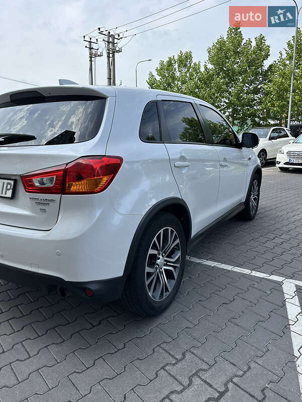 Позашляховик / Кросовер Mitsubishi Outlander Sport 2017 в Києві