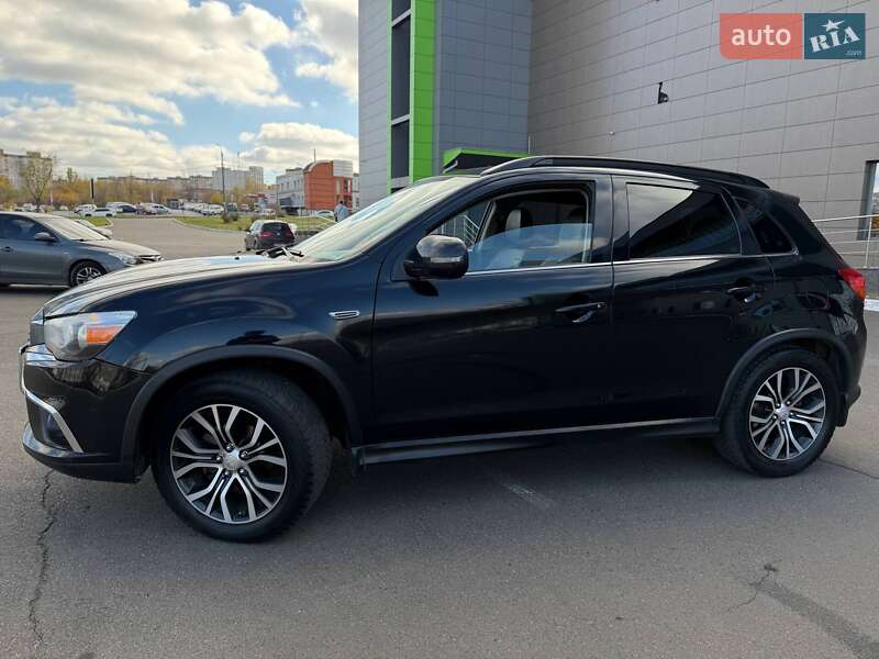 Позашляховик / Кросовер Mitsubishi Outlander Sport 2016 в Кривому Розі