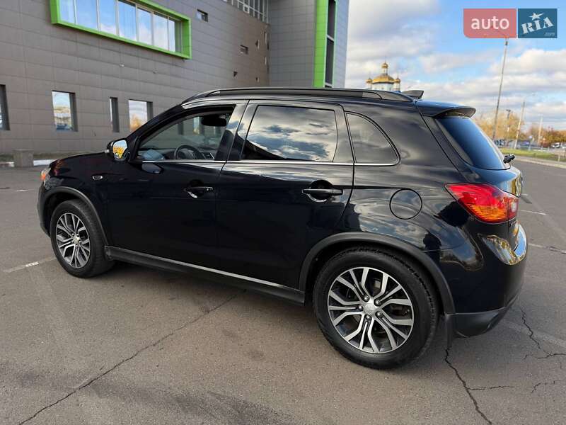 Позашляховик / Кросовер Mitsubishi Outlander Sport 2016 в Кривому Розі