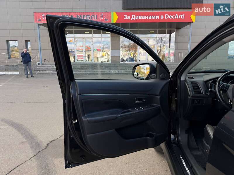 Позашляховик / Кросовер Mitsubishi Outlander Sport 2016 в Кривому Розі