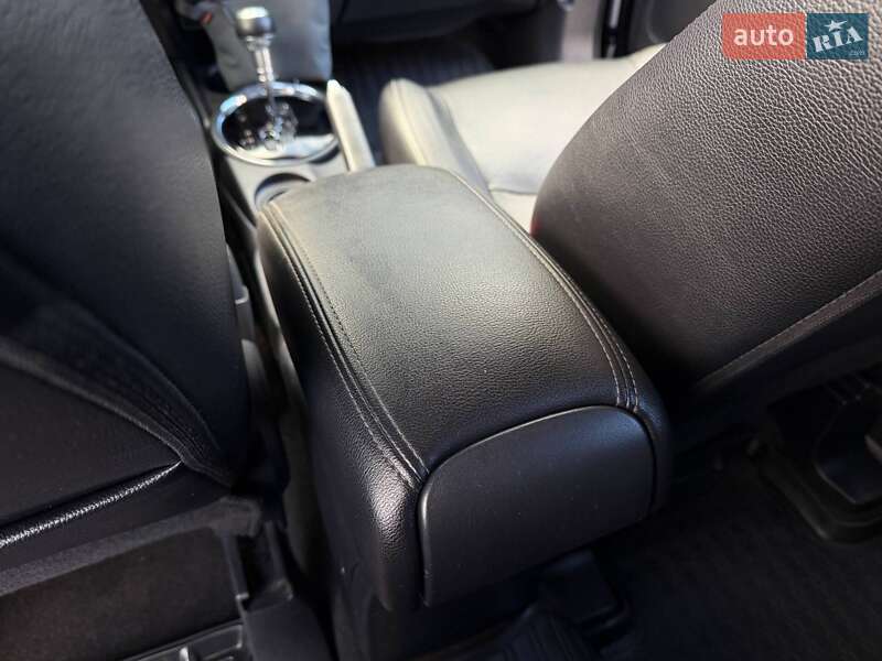 Позашляховик / Кросовер Mitsubishi Outlander Sport 2016 в Кривому Розі