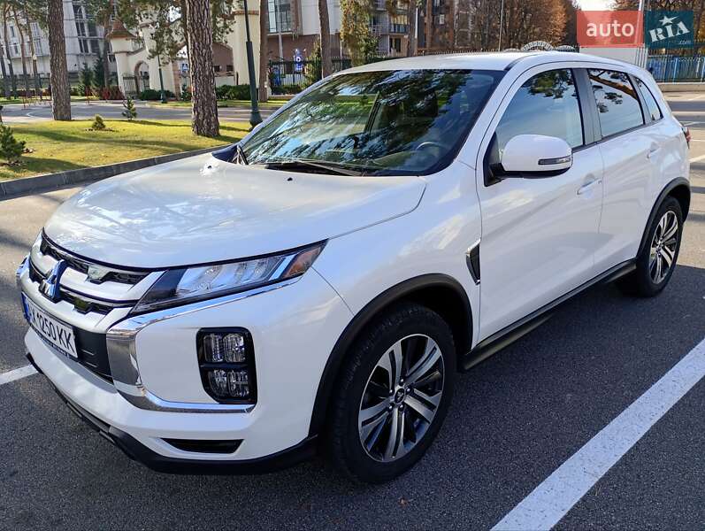 Mitsubishi Outlander Sport 2020