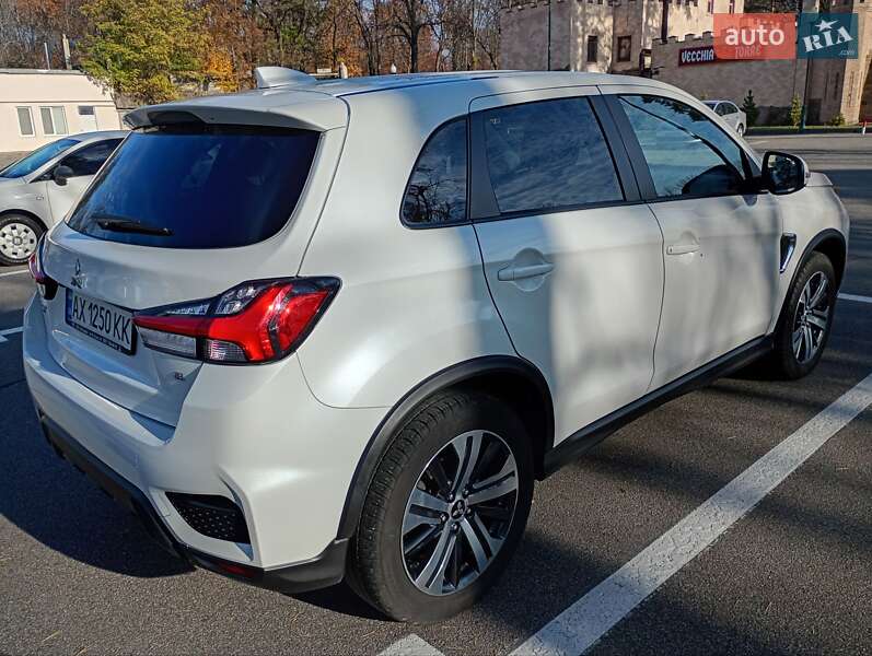 Внедорожник / Кроссовер Mitsubishi Outlander Sport 2020 в Харькове