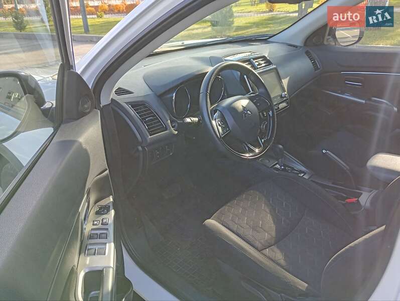 Внедорожник / Кроссовер Mitsubishi Outlander Sport 2020 в Харькове