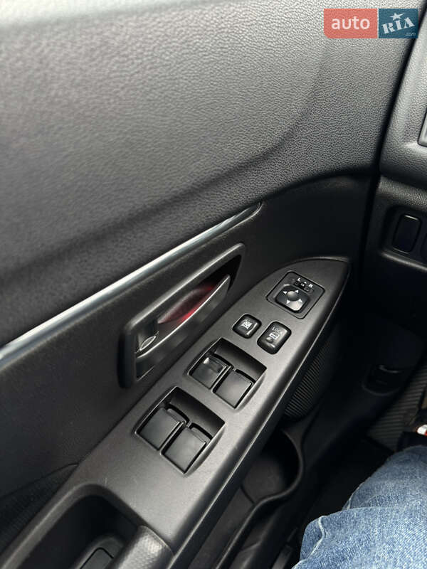 Внедорожник / Кроссовер Mitsubishi Outlander Sport 2015 в Киеве фото 21 Внедорожник / Кроссовер Mitsubishi Outlander Sport 2015 в Киеве