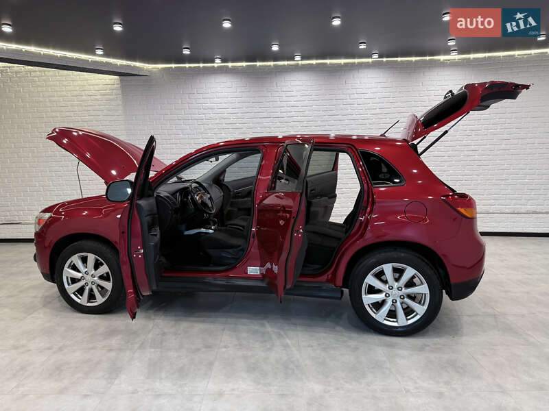 Внедорожник / Кроссовер Mitsubishi Outlander Sport 2014 в Одессе