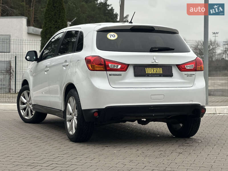 Внедорожник / Кроссовер Mitsubishi Outlander Sport 2015 в Киеве