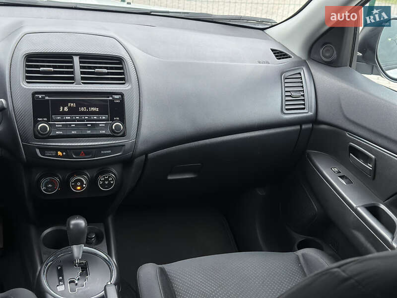 Внедорожник / Кроссовер Mitsubishi Outlander Sport 2015 в Киеве