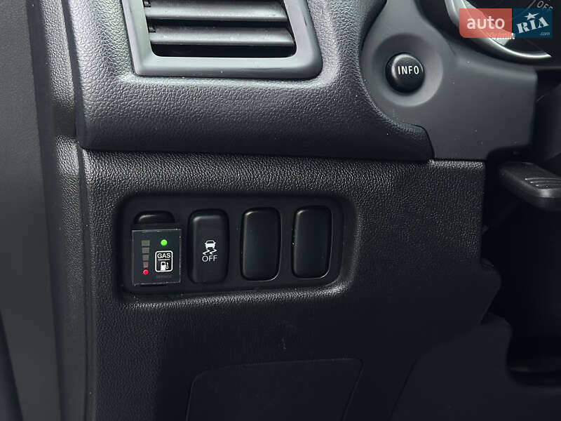 Внедорожник / Кроссовер Mitsubishi Outlander Sport 2015 в Киеве