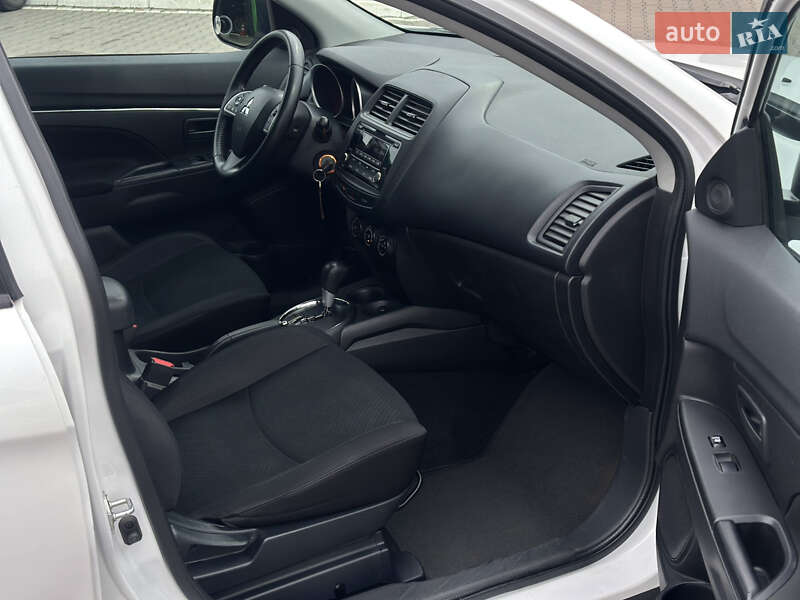 Внедорожник / Кроссовер Mitsubishi Outlander Sport 2015 в Киеве