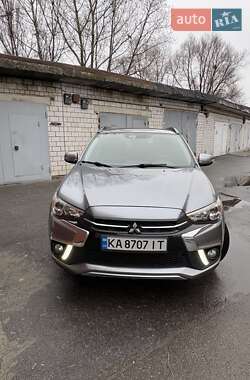 Внедорожник / Кроссовер Mitsubishi Outlander Sport 2018 в Киеве
