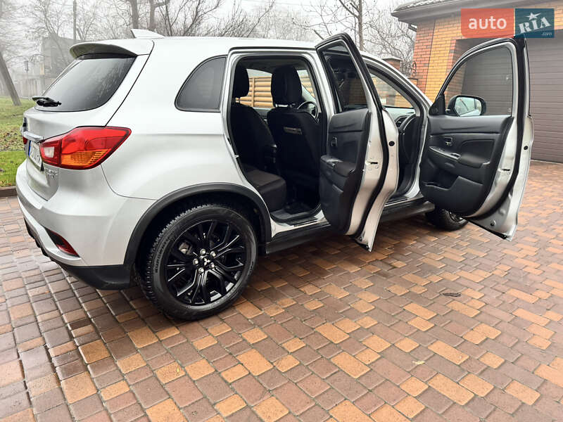 Внедорожник / Кроссовер Mitsubishi Outlander Sport 2017 в Черкассах фото 11 Внедорожник / Кроссовер Mitsubishi Outlander Sport 2017 в Черкассах