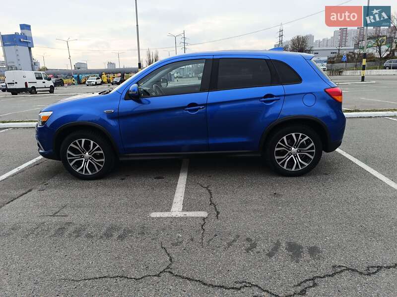 Внедорожник / Кроссовер Mitsubishi Outlander Sport 2017 в Киеве