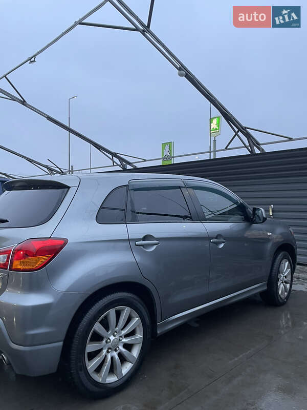 Позашляховик / Кросовер Mitsubishi Outlander Sport 2011 в Бердичеві