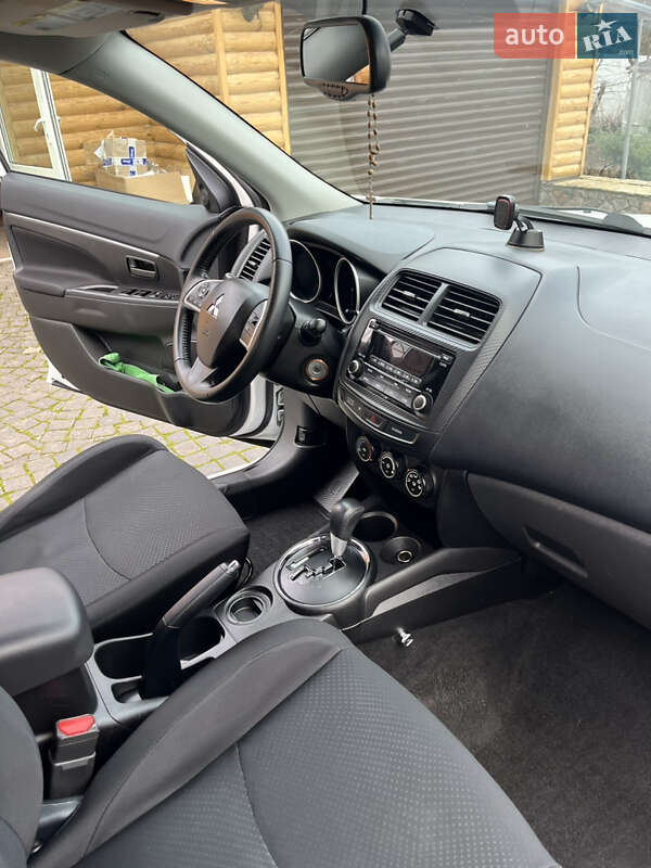 Внедорожник / Кроссовер Mitsubishi Outlander Sport 2015 в Умани