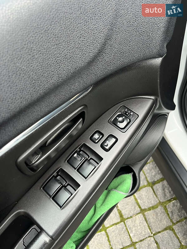 Внедорожник / Кроссовер Mitsubishi Outlander Sport 2015 в Умани