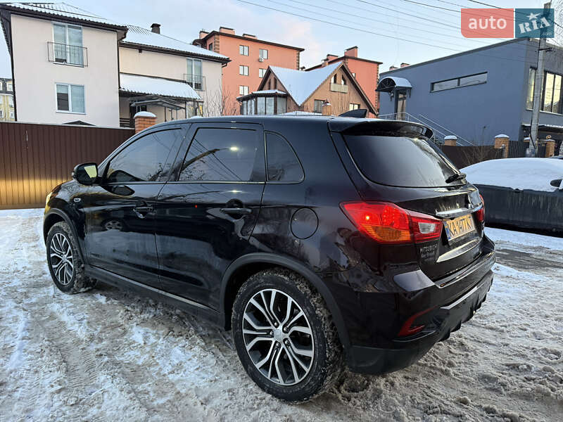 Позашляховик / Кросовер Mitsubishi Outlander Sport 2018 в Києві