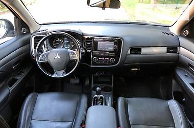 Внедорожник / Кроссовер Mitsubishi Outlander XL 2012 в Львове