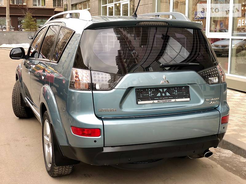 Внедорожник / Кроссовер Mitsubishi Outlander XL 2008 в Киеве