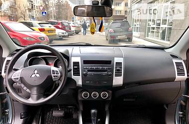 Позашляховик / Кросовер Mitsubishi Outlander XL 2008 в 