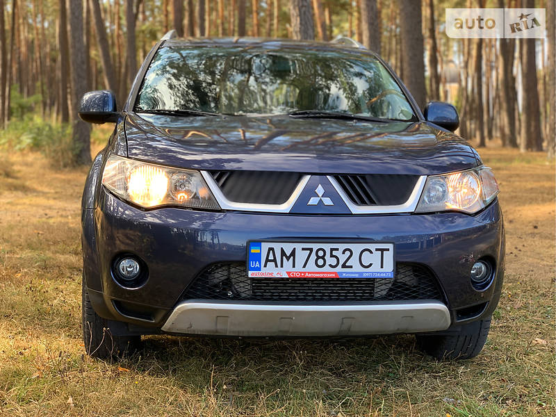 Позашляховик / Кросовер Mitsubishi Outlander XL 2009 в Житомирі