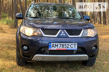 Позашляховик / Кросовер Mitsubishi Outlander XL 2009 в 