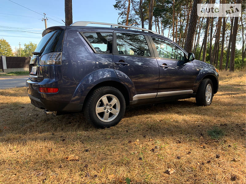 Позашляховик / Кросовер Mitsubishi Outlander XL 2009 в Житомирі