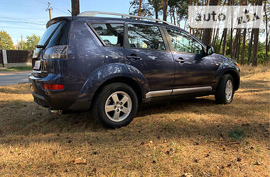 Позашляховик / Кросовер Mitsubishi Outlander XL 2009 в 