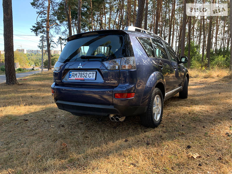 Позашляховик / Кросовер Mitsubishi Outlander XL 2009 в Житомирі