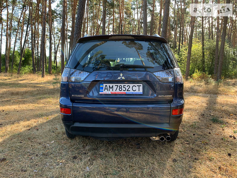 Позашляховик / Кросовер Mitsubishi Outlander XL 2009 в Житомирі