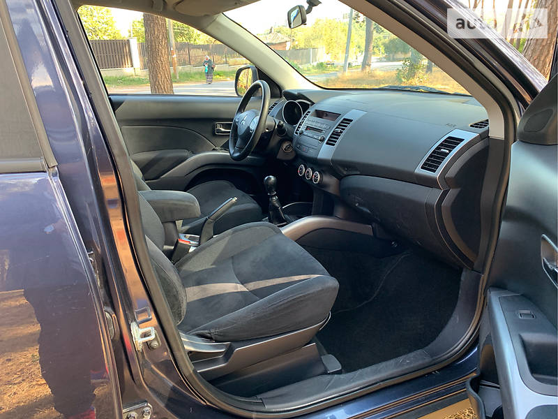 Позашляховик / Кросовер Mitsubishi Outlander XL 2009 в Житомирі