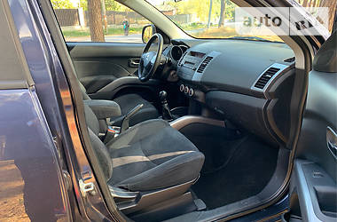 Позашляховик / Кросовер Mitsubishi Outlander XL 2009 в 