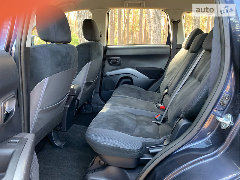 Позашляховик / Кросовер Mitsubishi Outlander XL 2009 в Житомирі