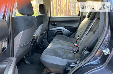 Позашляховик / Кросовер Mitsubishi Outlander XL 2009 в 