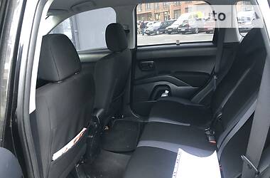 Позашляховик / Кросовер Mitsubishi Outlander XL 2010 в 