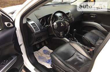 Позашляховик / Кросовер Mitsubishi Outlander XL 2010 в 