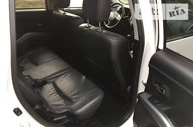 Позашляховик / Кросовер Mitsubishi Outlander XL 2010 в 