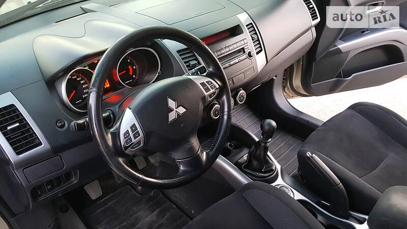 Позашляховик / Кросовер Mitsubishi Outlander XL 2007 в Миколаєві