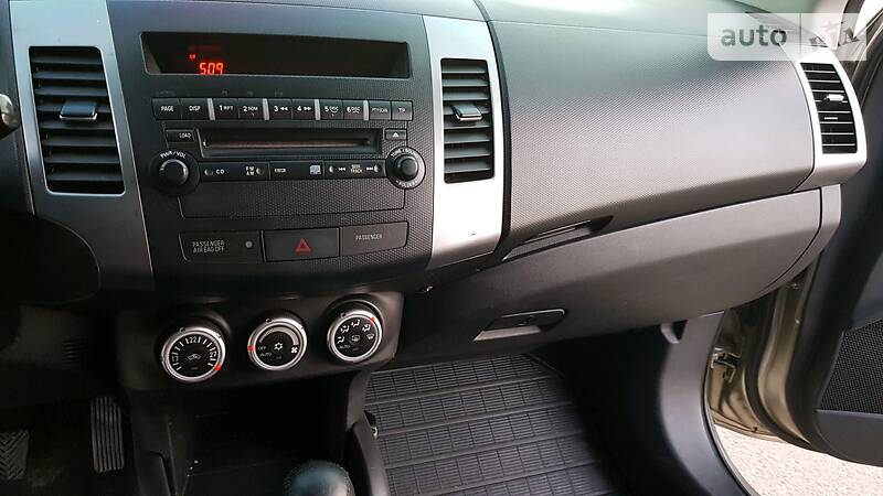 Позашляховик / Кросовер Mitsubishi Outlander XL 2007 в Миколаєві