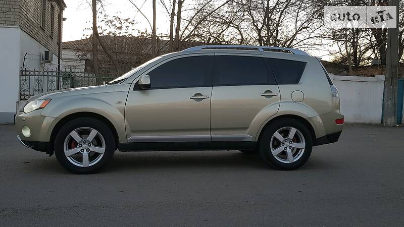 Позашляховик / Кросовер Mitsubishi Outlander XL 2007 в Миколаєві