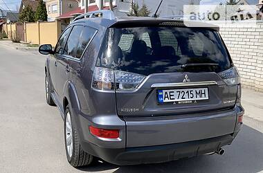 Позашляховик / Кросовер Mitsubishi Outlander XL 2010 в 