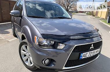 Позашляховик / Кросовер Mitsubishi Outlander XL 2010 в 
