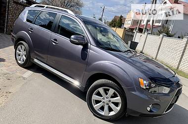 Позашляховик / Кросовер Mitsubishi Outlander XL 2010 в 
