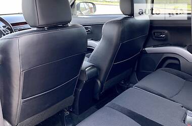 Позашляховик / Кросовер Mitsubishi Outlander XL 2010 в 