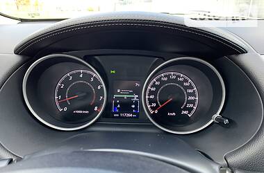 Позашляховик / Кросовер Mitsubishi Outlander XL 2010 в 