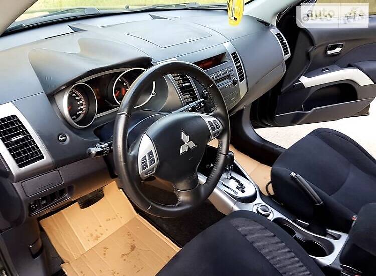 Позашляховик / Кросовер Mitsubishi Outlander XL 2008 в Полтаві